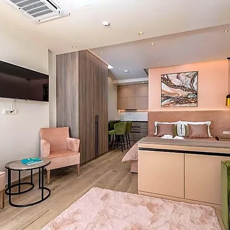 Hedonija 4*