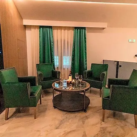 Hedonija 4*